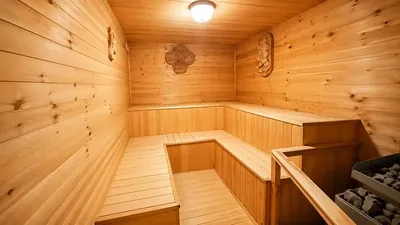 Парилка с натуральной отделкой в семейной сауне Аксая